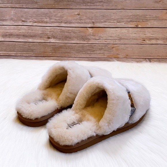 UGG Women’s Dalla Plaid Slippers - Picture 2 of 9